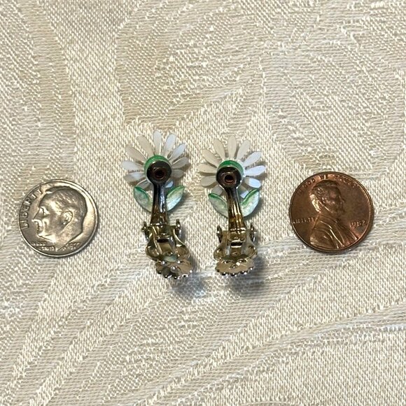 Vintage Daisy Clip-On Earrings Retro Floral Design Yellow & White Enamel Metal - Picture 11 of 11